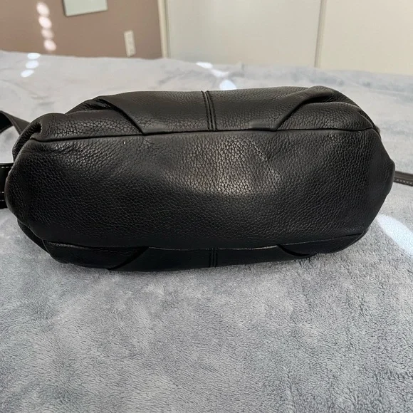 Coach F15065 East West Black Leather Shoulder Bag - Picture 6 of 7